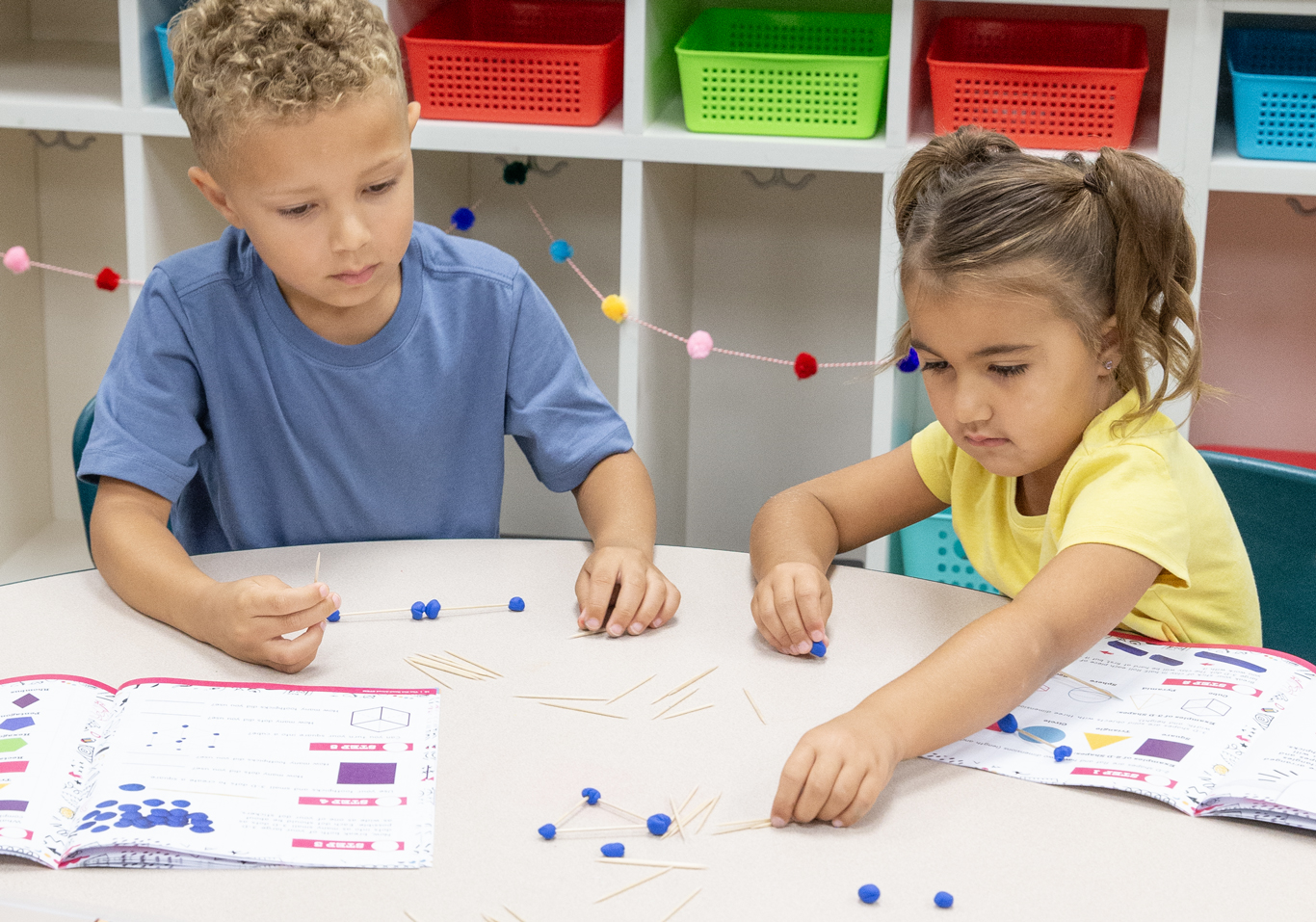 The-Dot-Shapes-1366-0923
